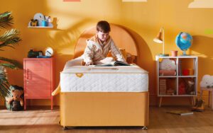 silentnight-healthy-growth-sleepy-eco-mattress-lifestyle-cross-child